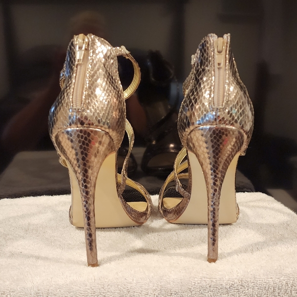 Heels - Picture 4 of 4